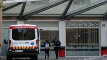 Entrada de urgencias del hospital Doctor Peset, en València, durante la epidemia de coronavirus.