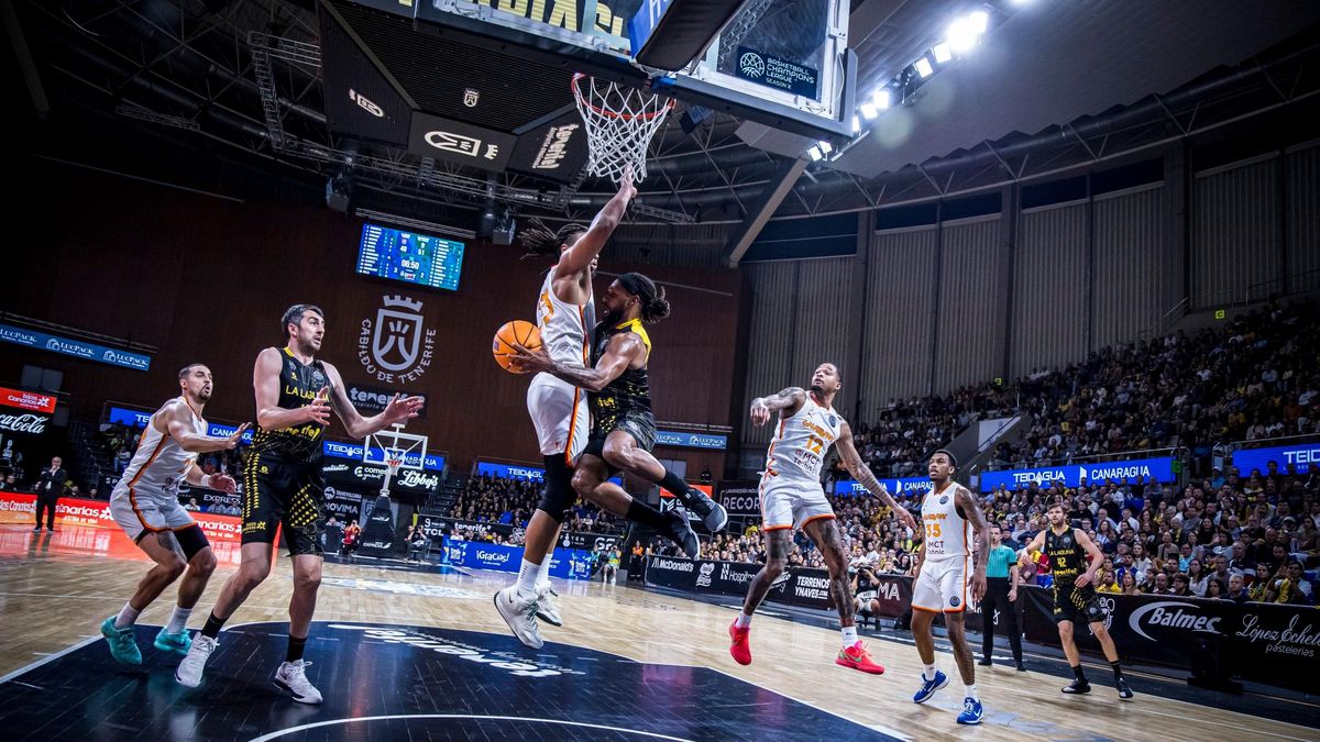 El Tenerife supera al Galatasaray en un final de infarto