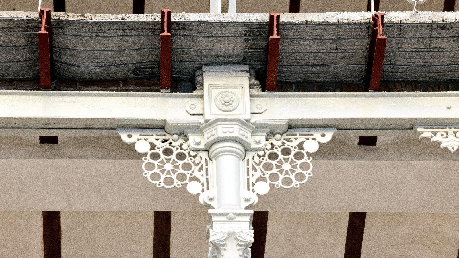 Daños por humedad en el centenario Beti-Jai, la capilla sixtina de la pelota vasca