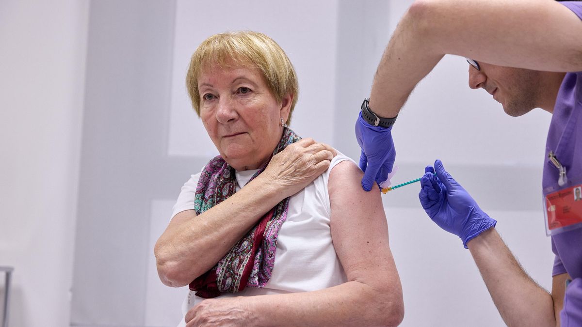 Navarra arranca la vacunación contra la gripe y la COVID-19 a mayores de 60 años y menores de 5