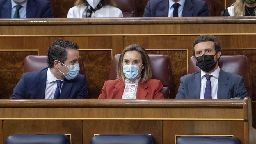 El secretario general del Partido Popular, Teodoro García Egea; la portavoz del PP en el Congreso de los Diputados, Cuca Gamarra; y el líder del PP, Pablo Casado, durante una sesión de control al Gobierno, a 19 de mayo de 2021.
