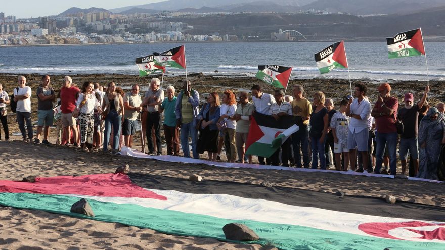 Pancarta por el Sáhara libre en El Confital