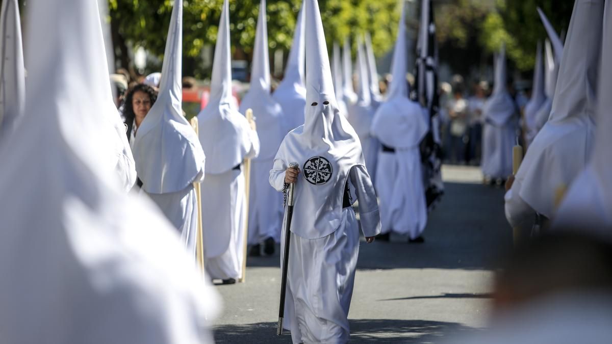 Salida procesional de la Hermandad de la Presentación, en imágenes