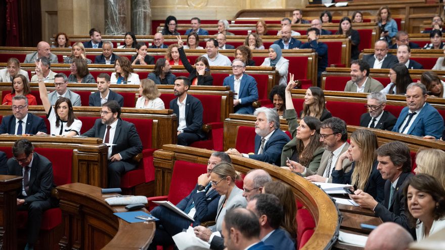 Vista general durante una votación en un debate de Política General en el Parlament de Cataluña, a 10 de octubre de 2024, en Barcelona, Cataluña (España). Este jueves continúa en el Parlament de Cataluña el Pleno en el que el presidente de la Generalitat,