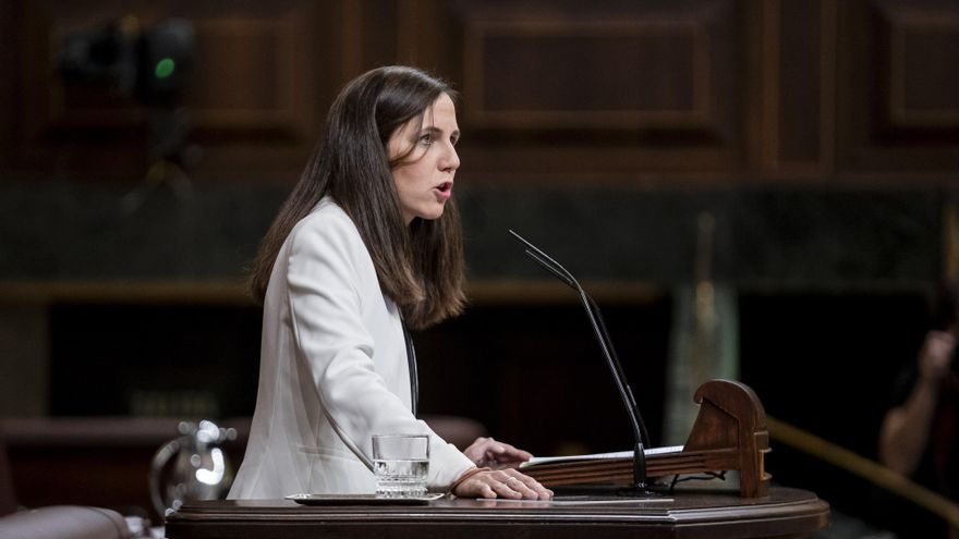 La secretaria general de Podemos, Ione Belarra, interviene durante una sesión plenaria, en el Congreso de los Diputados, a 27 de febrero de 2024, en Madrid (España)