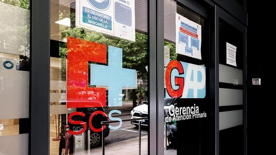 La sanidad cántabra contrata a 548 médicos y enfermeras para reforzar este verano centros de salud y hospitales