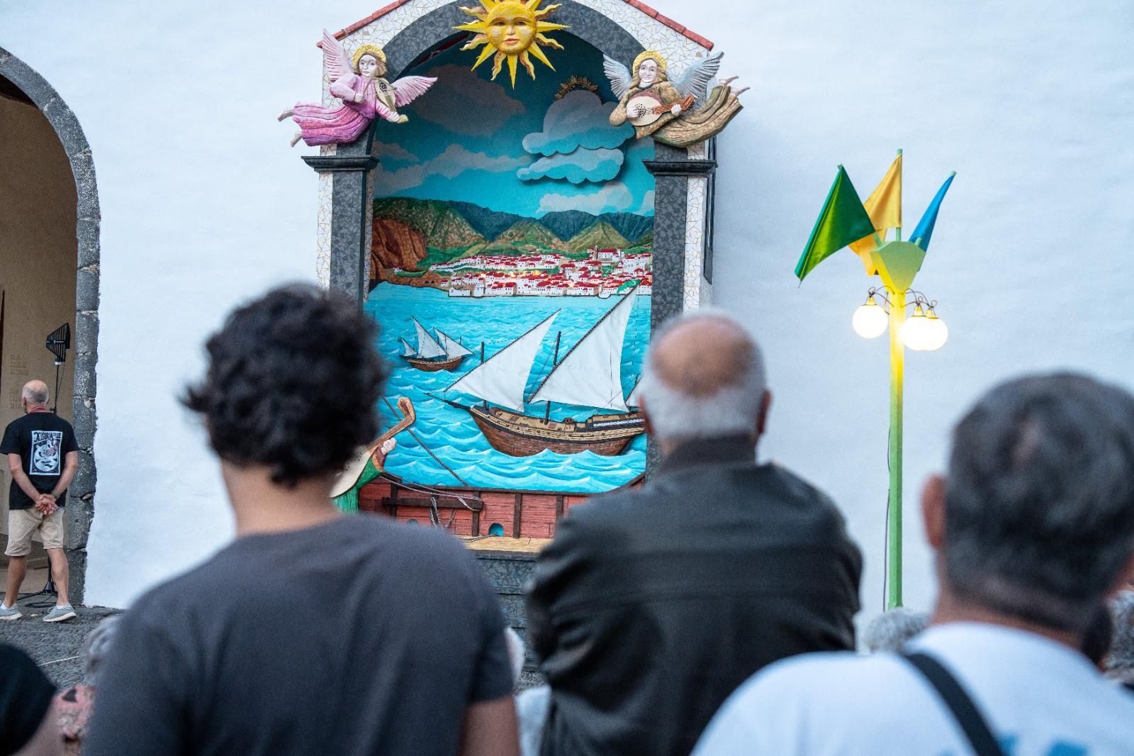 El delicado relato visual de la ‘Alegoría de la Luz’ hipnotiza a cientos de personas durante el estreno en la Semana Chica.