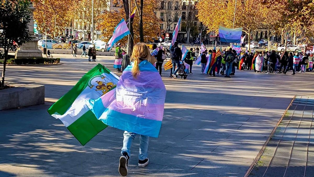 "Quiero vivir mi vida": una menor trans tarda dos años en conseguir su nuevo DNI a través del Registro Civil Central