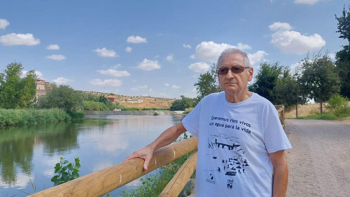 Alejandro Cano posa delante del río Tajo a su paso por Toledo