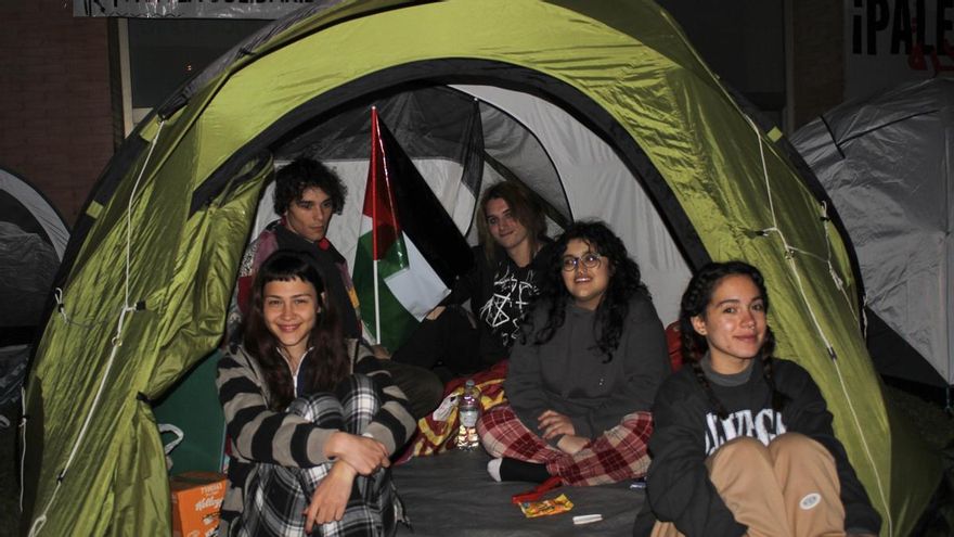 Primera noche de acampada universitaria propalestina en Madrid: “Es urgente que el movimiento estudiantil despierte”
