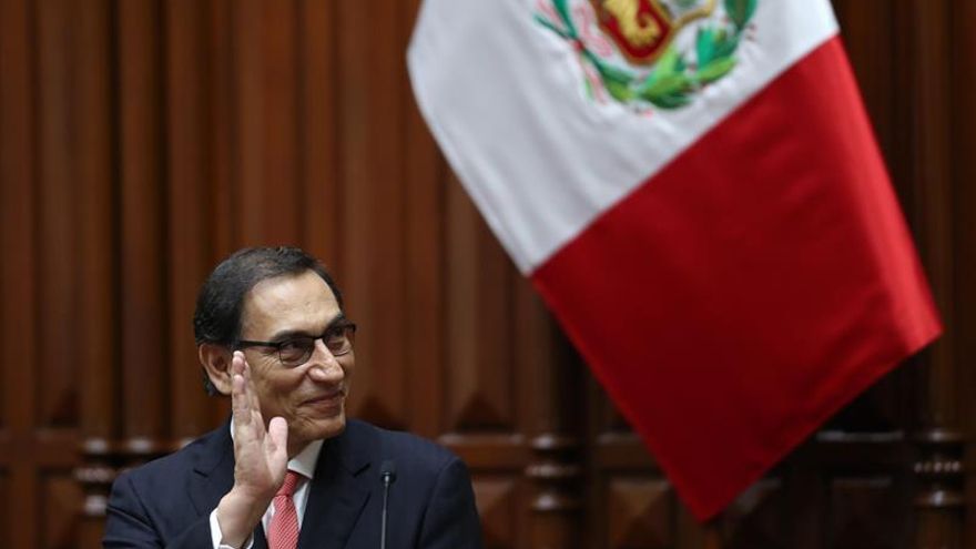 El presidente de Perú devuelve una ley que modifica las advertencias en los alimentos