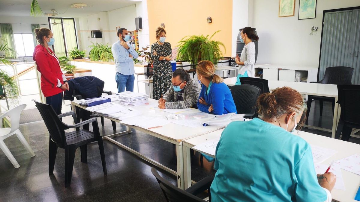 Taller con los mayores a cargo de AFA La Palma.