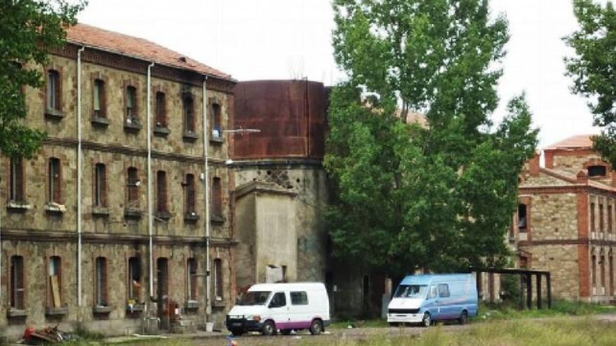 Los pabellones habitados del poblado ferroviario de San Andrés.