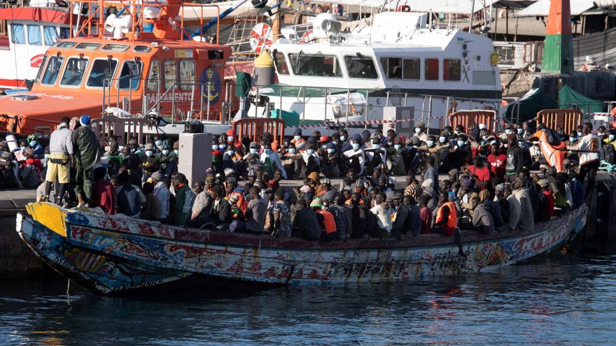 Medios aéreos y marítimos como plan de choque del Gobierno de España para "bloquear la salida de cayucos y pateras" hacia Canarias