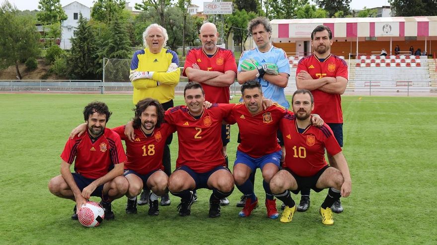 Montalbán aúna el fútbol y la escritura en el evento benéfico 'En un lugar de la cancha'