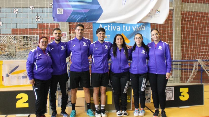 Los Hinojeros Granadilla asciende a Primera Bronce de bádminton