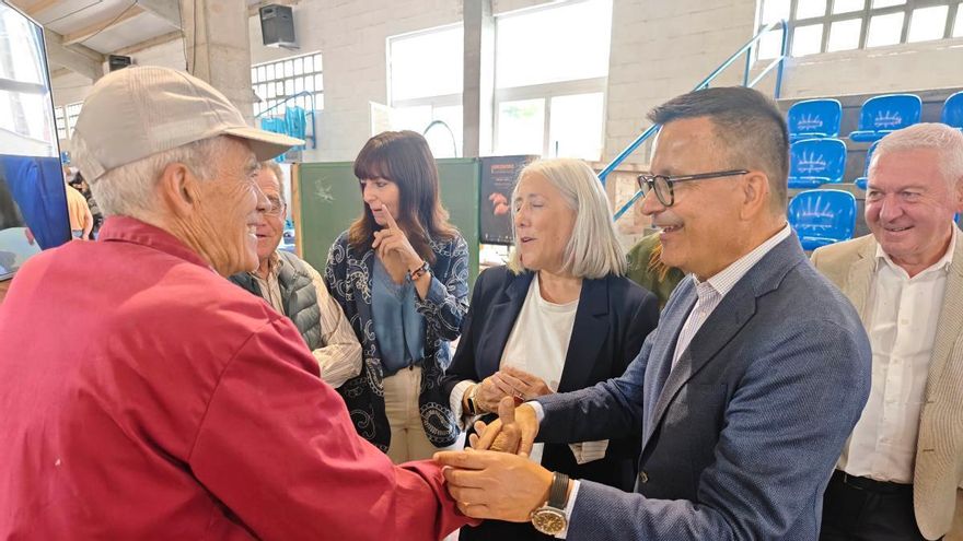 El conselleiro de Empleo posee el 39% de una sociedad que comparte sede con la sancionada por contratar migrantes sin papeles