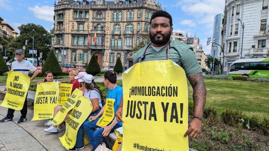 Titulados extranjeros en Euskadi, en el limbo de la falta de homologación: "Tenemos la vida pausada"