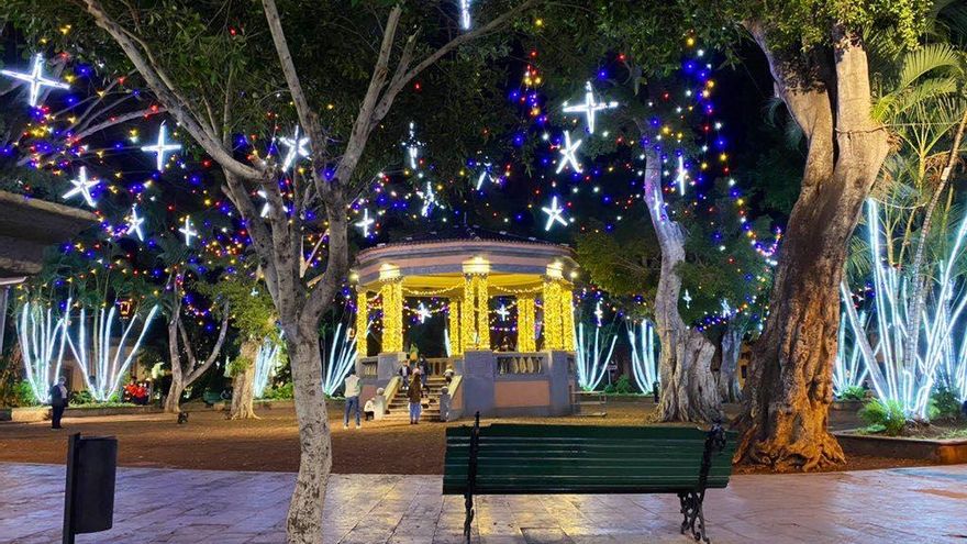 Plaza del Príncipe de la capital tinerfeña, con el alumbrado navideño
