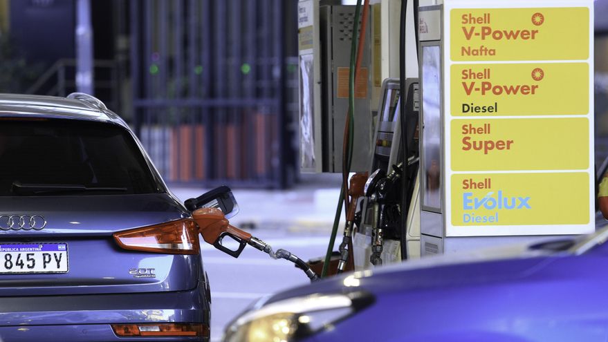 La nafta ya subió más de un 23% desde el inicio de la guerra y llenar el tanque cuesta más de $100 mil