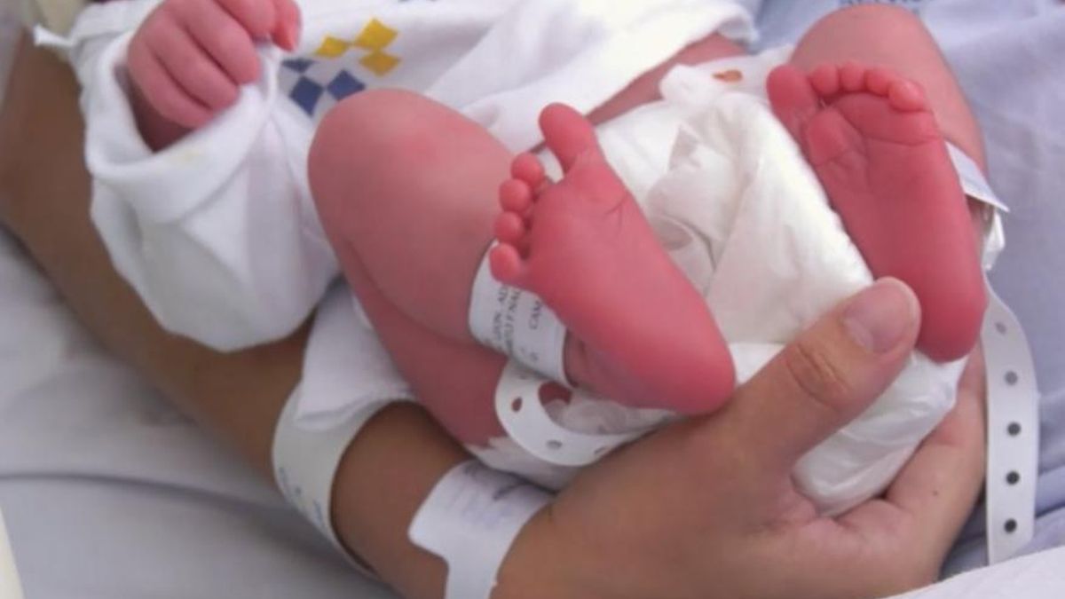 Entregada al nacer a unos padres que no eran los suyos: 35 años después pide explicaciones al Servicio Canario de la Salud