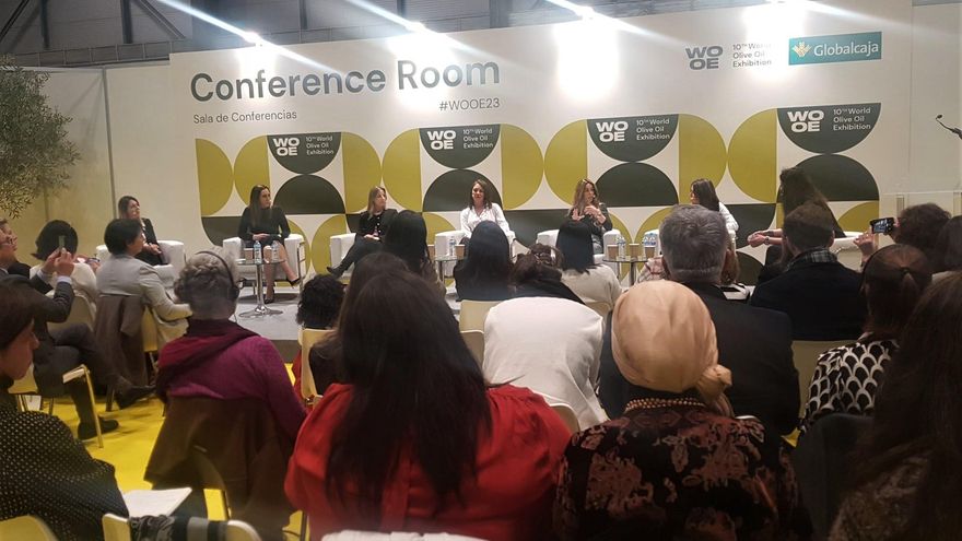 Charla mujeres del aceite