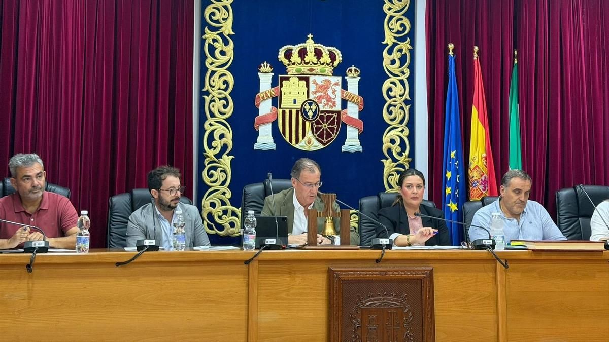 La Junta da un préstamo de 11,3 millones a Burguillos, el pueblo de Sevilla que saldará así su deuda con un fondo buitre