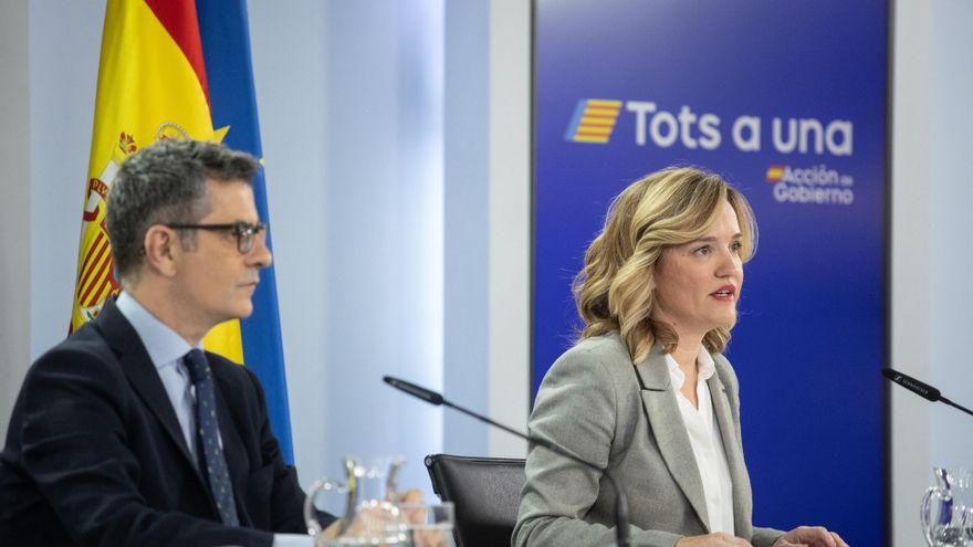 El ministro de la Presidencia, Justicia y Relaciones con las Cortes, Félix Bolaños, y la ministra de Educación, Formación Profesional y Deportes, Pilar Alegría, durante una rueda de prensa tras el Consejo de Ministros, en el Palacio de la Moncloa, a 21 de