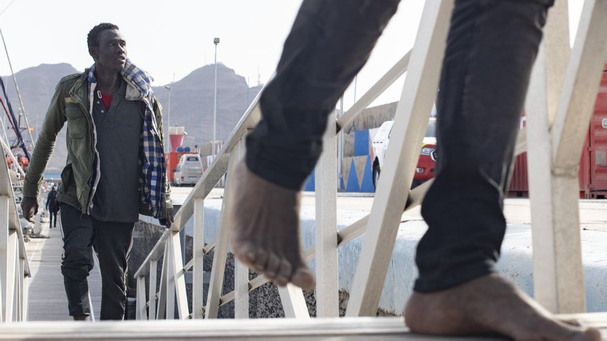 Canarias recibe en una mañana más de 500 migrantes con los recursos al límite
