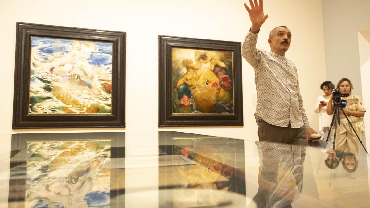 Juan Vicente Aliaga, comisario de la exposición sobre Néstor en la inauguración de la muestra, el jueves en el museo TEA de Tenerife. (EFE)