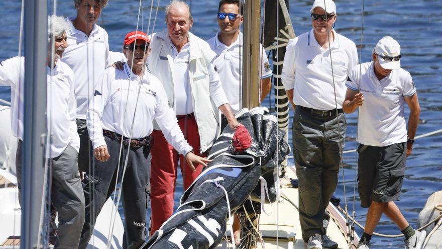 Juan Carlos I y el Club Náutico de Sanxenxo vuelven a los 90