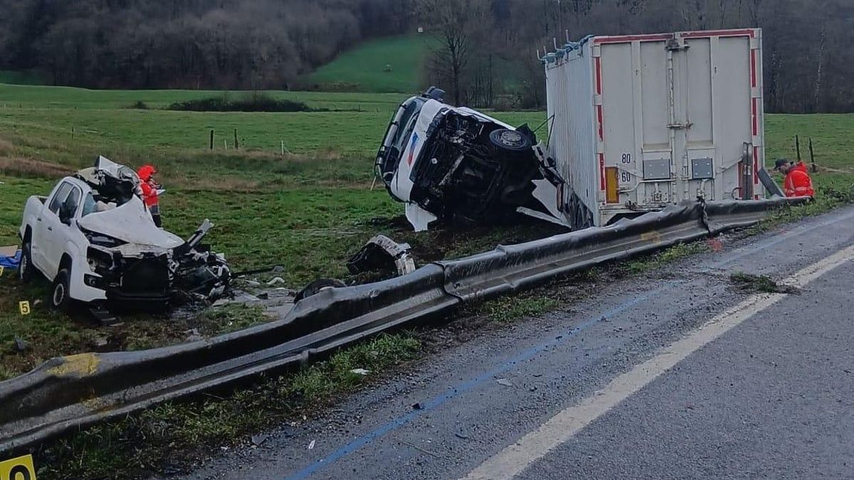 Un muerto y tres heridos tras una colisión entre un camión y un todoterreno en Arizkun (Navarra)