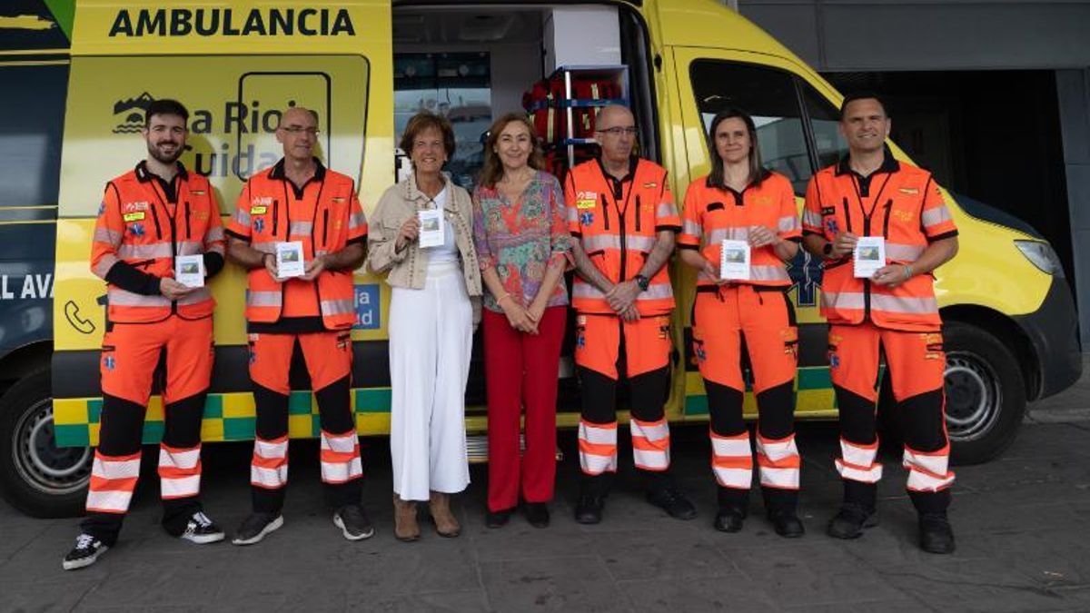 Profesionales del servicio de emergencias de La Rioja con la guía