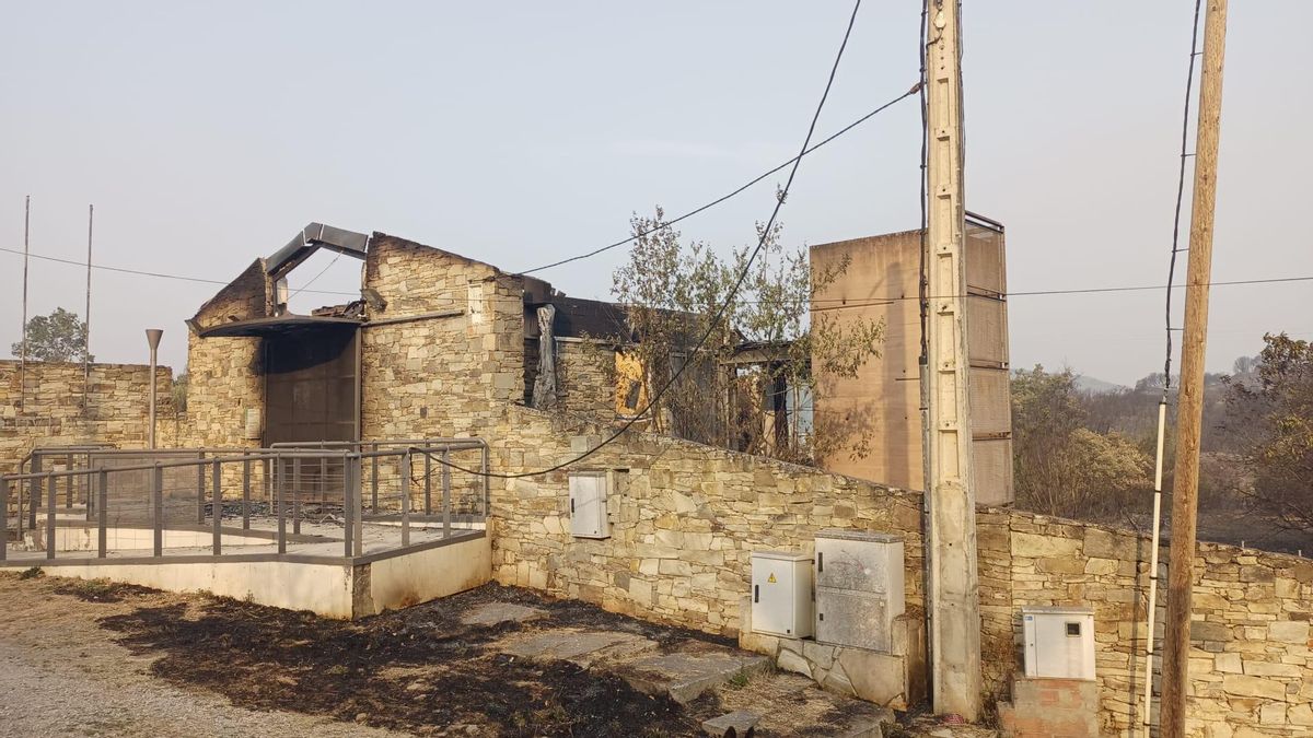 Aula Arqueológica de Las Médulas, totalmente quemada por el incendio de Yeres. / Diputación de León