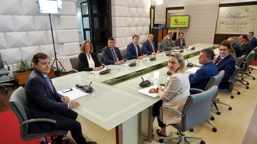 Junta y diputaciones pactan priorizar ahora "anillos de seguridad" para que no se quemen los pueblos, algo proyectado en 2013