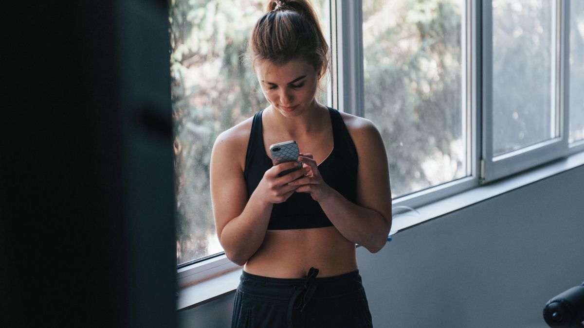 "El gimnasio es para entrenar. Si necesitas ponerte al día con el móvil, sal un momento".
