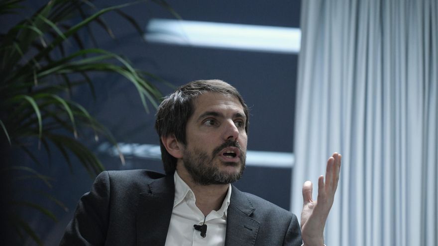 El eurodiputado de En Comú Podem y vicepresidente de los Verdes en el Parlamento Europeo, Ernest Urtasun, durante el debate 'El proyecto de Yolanda Díaz para Europa' en el Círculo de Bellas Artes.