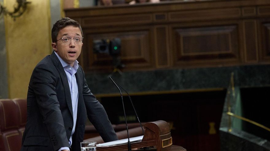 El Portavoz del Grupo Parlamentario Plurinacional Sumar en el Congreso, Íñigo Errejón, interviene durante una sesión plenaria en la Cámara Baja, a 17 de septiembre de 2024, en Madrid (España).