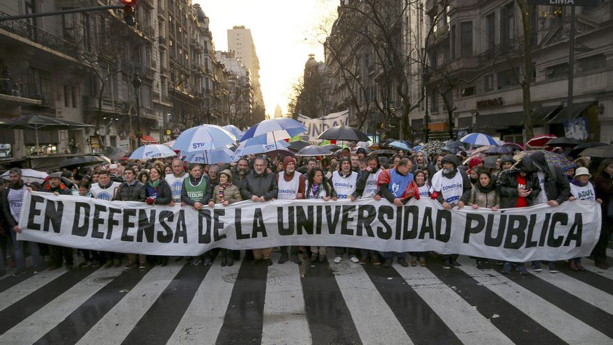 Escala el reclamo universitario contra Milei: paro de 48 horas, marcha de antorchas y una nueva ley en el Congreso