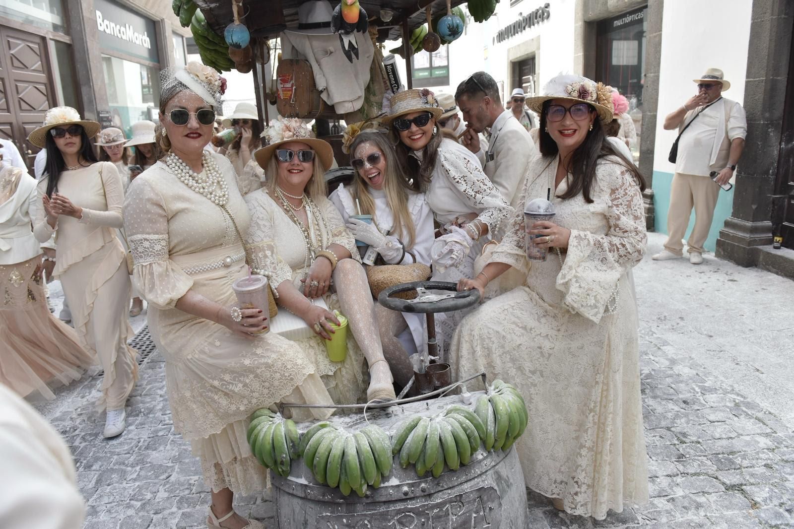 Los Indianos toman Santa Cruz de La Palma al son del Caribe.