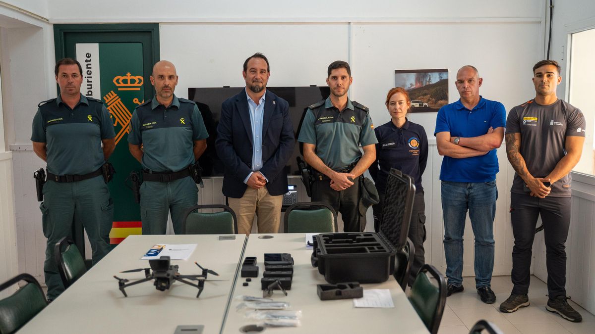 Entrega del dron  al  Seprona La Palma.