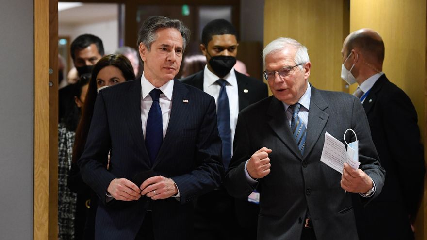 El secretario de Estado de EEUU, Antony Blinken, con el jefe de la diplomacia europea, Josep Borrell, el 4 de marzo en Bruselas.