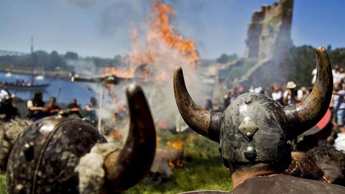 De saquear tierras gallegas y librar batallas sangrientas en el pasado a convertirse en fiesta popular: los vikingos invaden, de nuevo, Catoira