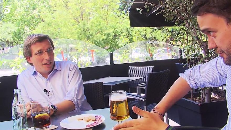 'El programa de AR' pasa un día con Almeida: "He despertado un interés en las mujeres que no suponía que tuviera"