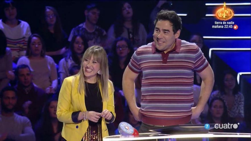 Pablo Chiapella, junto a la concursante Lorena