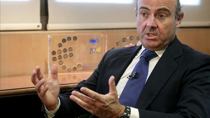 De Guindos augura una tasa de paro inferior al 27,1 por ciento previsto para 2013