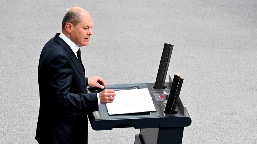 El canciller alemán, Olaf Scholz, en un debate en el Parlamento  germano este miércoles. EFE/EPA/FILIP SINGER