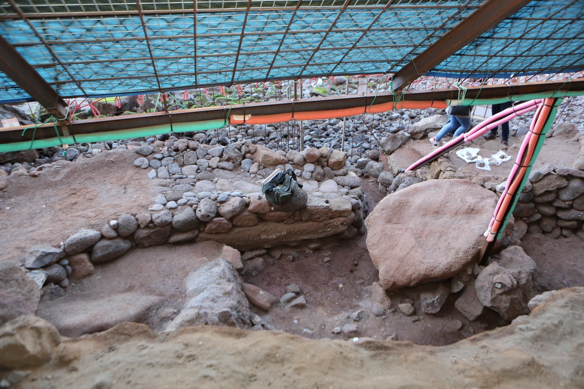 Interior del yacimiento arqueológico de Sardina (ALEJANDRO RAMOS)