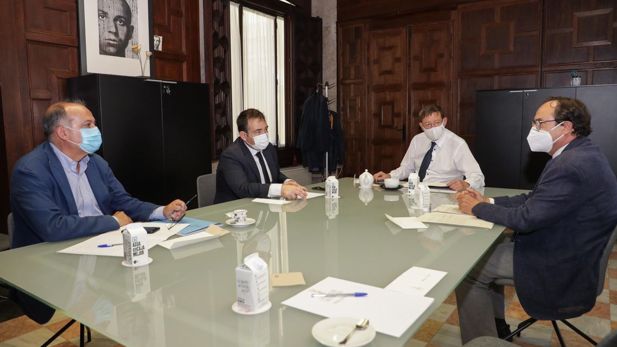 Imagen de la reunión del president con los responsables financieros.