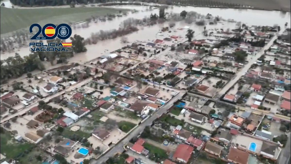 Parcelas inundadas junto al aeropuerto de Córdoba por la crecida del río.